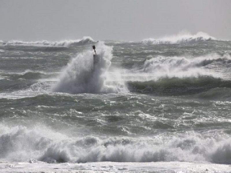 Météo : L’Anacim annonce une houle dangereuse et un vent fort à partir de mardi