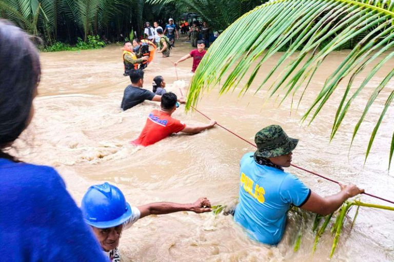 Tempête aux Philippines: le bilan passe à 98 morts (agence gouvernementale)