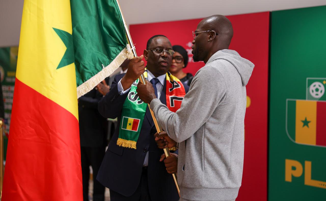 Remise du drapeau aux Lions en images