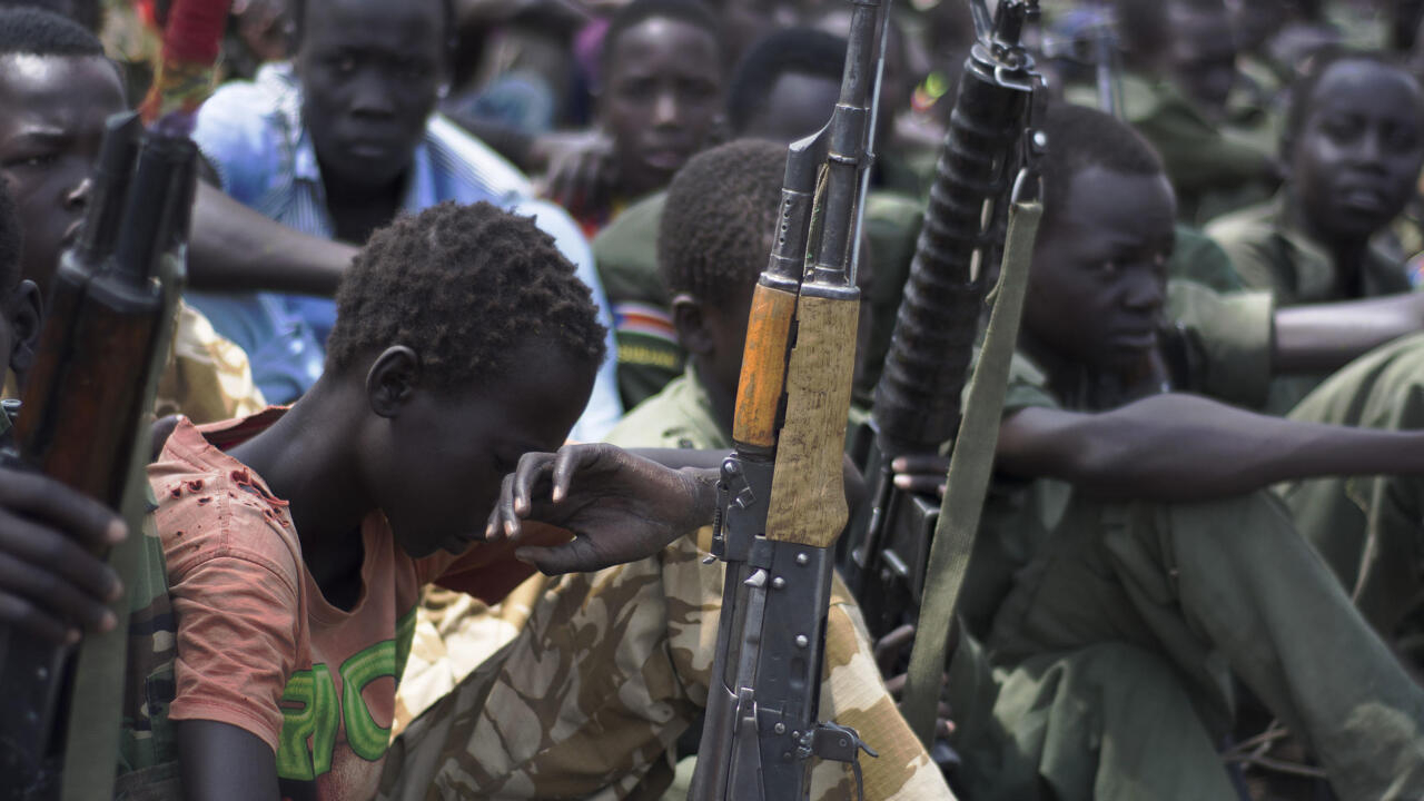 Enfants soldats: «chaque enfant contraint à prendre les armes voit ses droits violés»