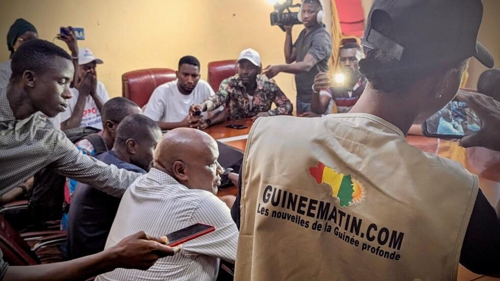 Guinée: treize journalistes brièvement arrêtés lors d’une manifestation à Conakry